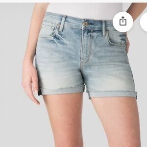 Levi’s Denizen light wash denim high rise shorts stretchy 31